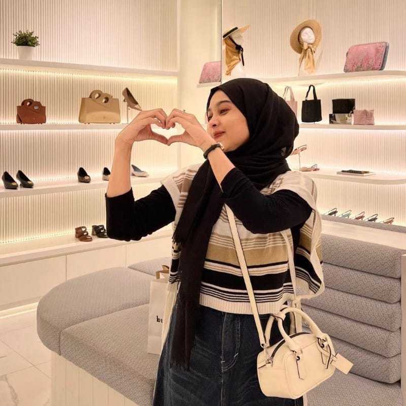 Vest Knit Lucy Rompi Tali Samping Motip Stripe - Vest Crop Tali Samping