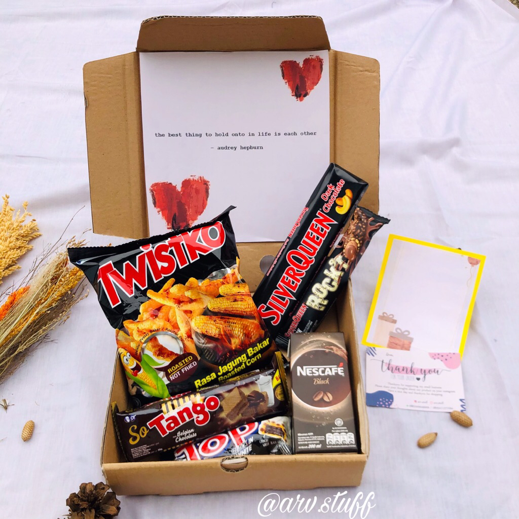 

Hampers Snack Hitam Black Exclusive | arv.stuff gift box ide kado untuk bestie sahabat snack jajanan murah bestseller viral acara ultah wisuda anniversary graduation wedding lamaran sempro birthday
