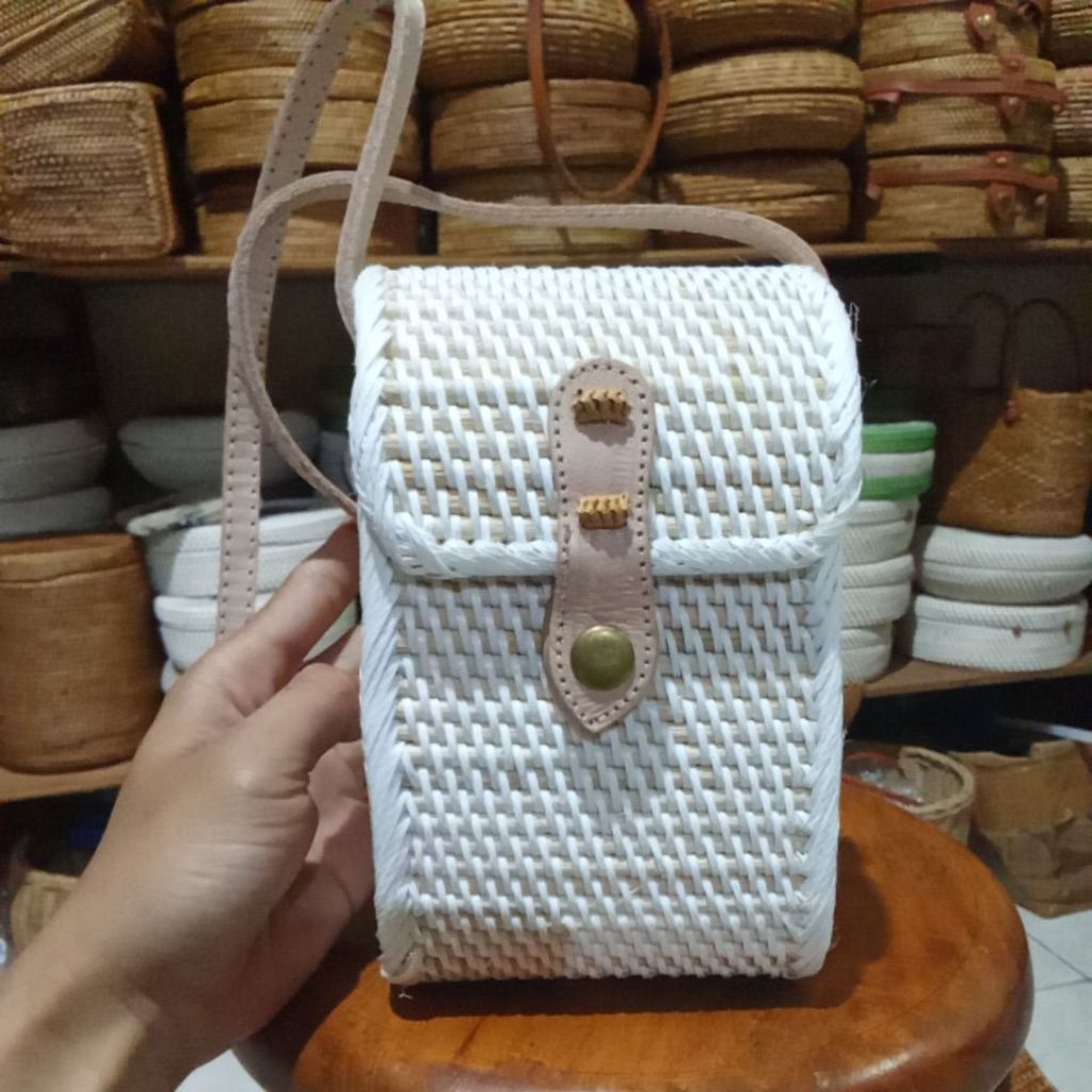 TAS ROTAN DOMPET HP PUTIH tali krem kulit sapi asli