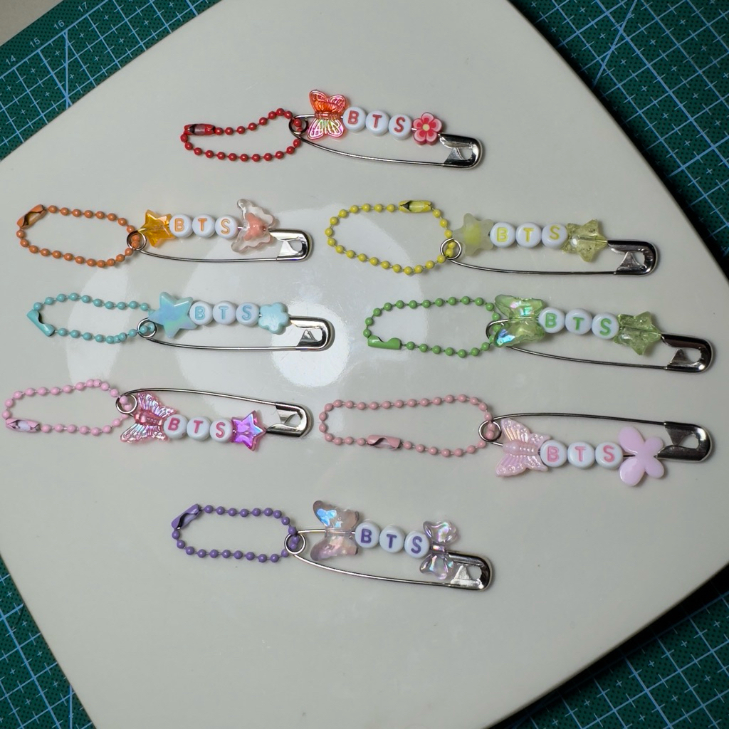 Keychain Gantungan Warna Warni Custom Freebies Request KPOP / non KPOP Safety Pin Silver / Warna War