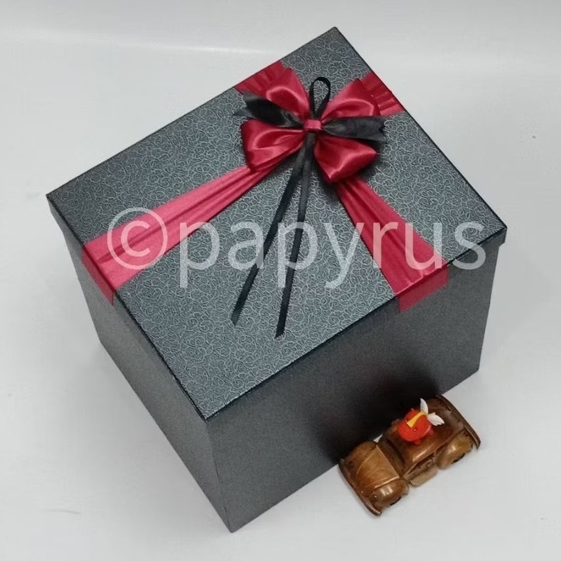 

PAPYRUS 25x30 Tinggi 30cm Kotak Kado Gift Box V1