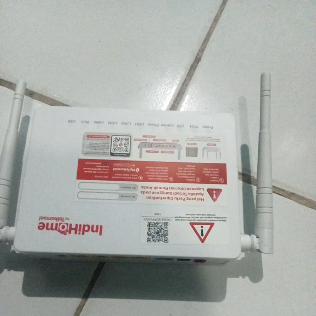 GPON ONT ZXHN F672Y plus adaptor.