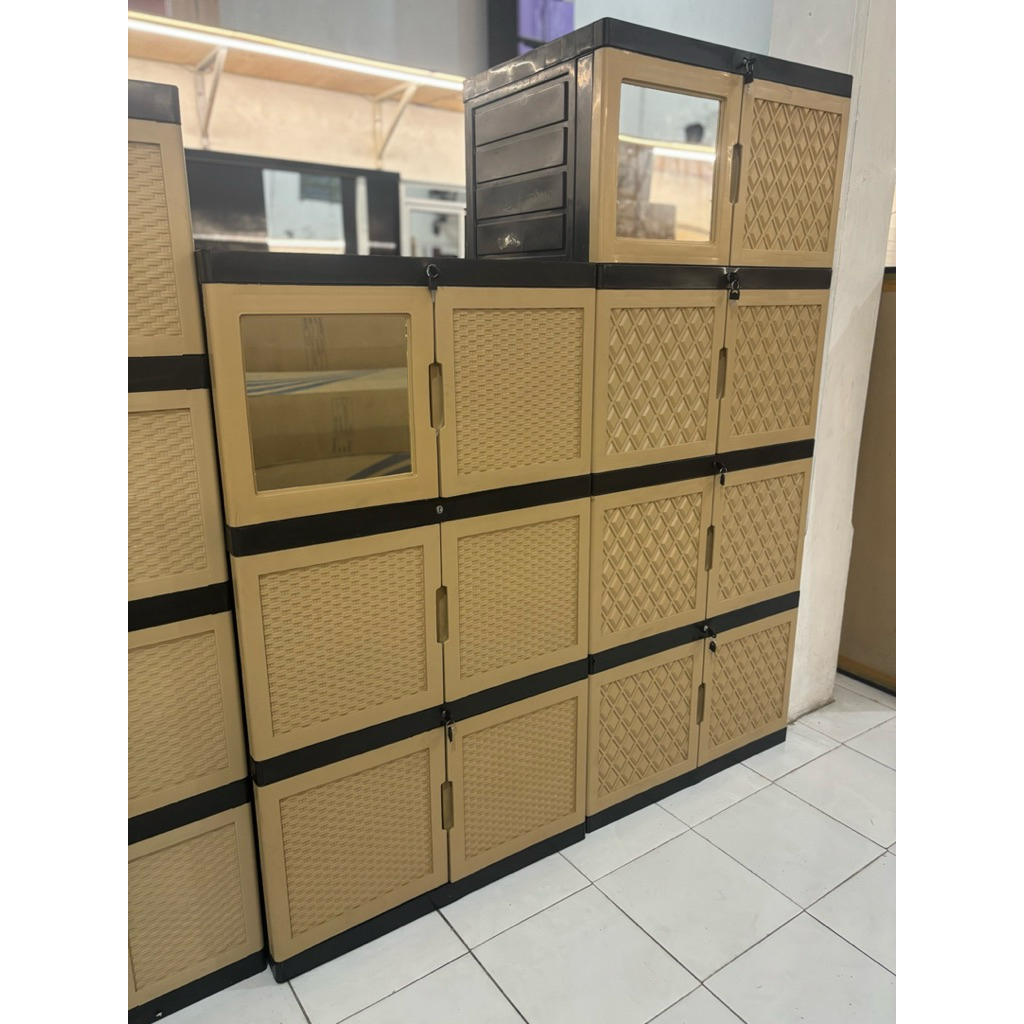 lemari plastik gunplas