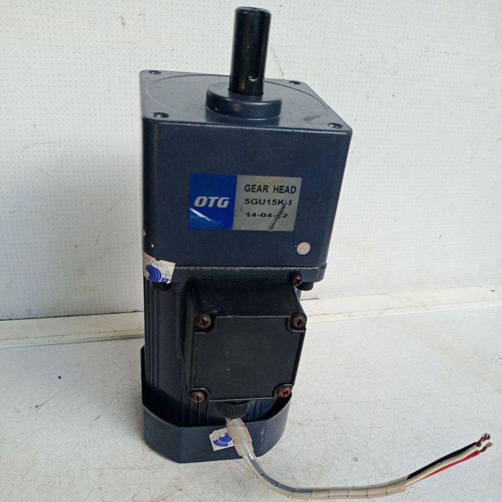 OTG DINAMO GEARBOX AC 1PHASE.  220 VOLT.  90 WATT.  RATIO 1: 30.  RPM 43
