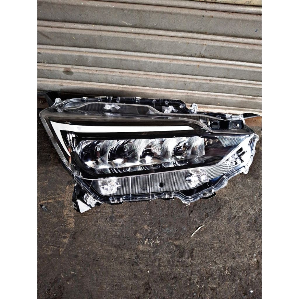 Headlamp Toyota Agya 2023 Kanan