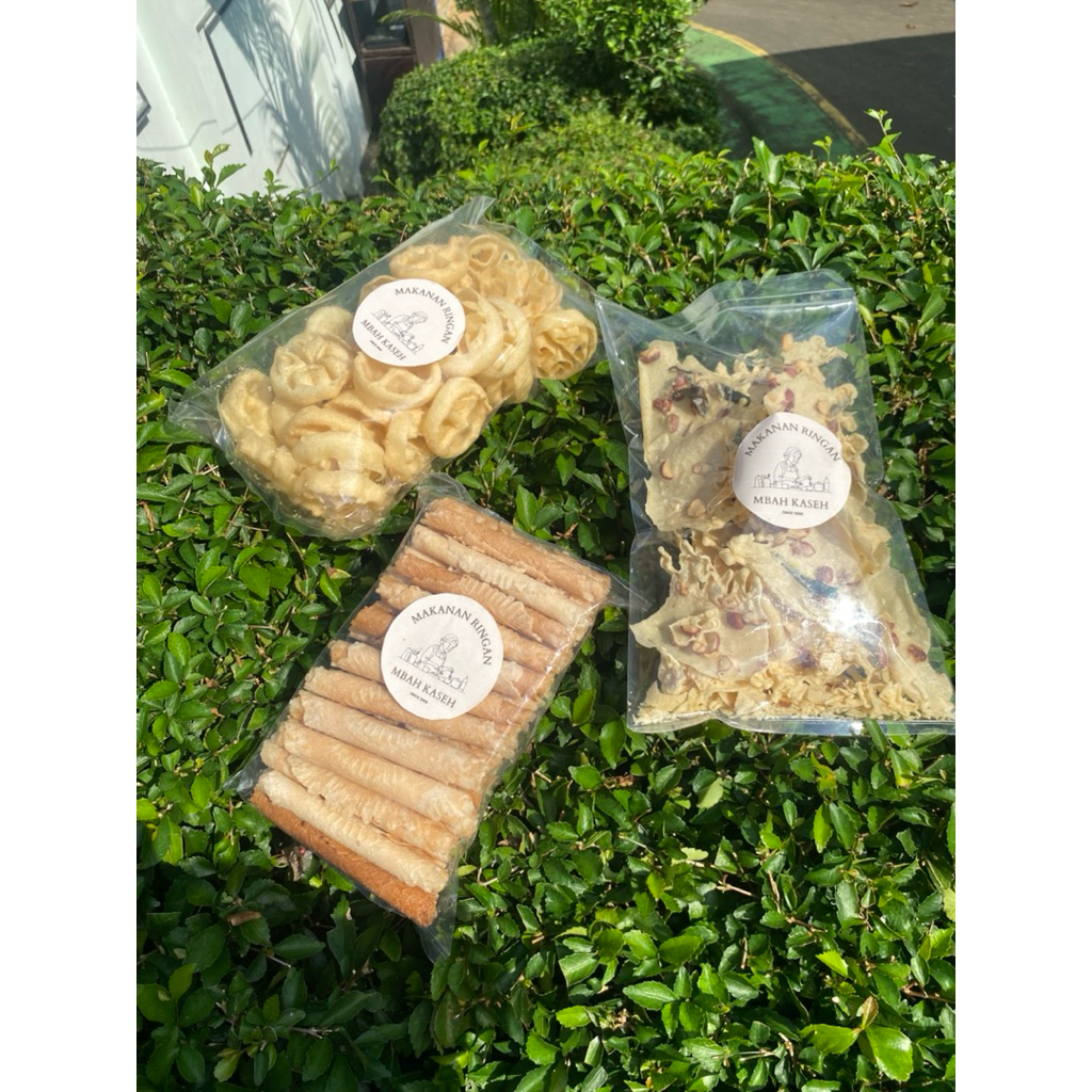 

KUE JEPIT ,REMPEYEK,KEMBANG GOYANG BY MBAH KASEH