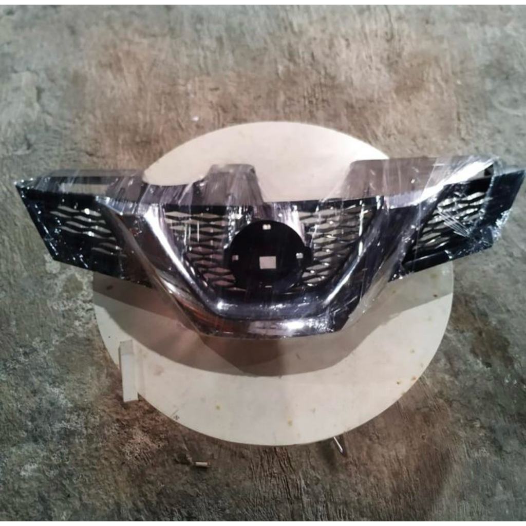 Grill Nissan Xtrail T32