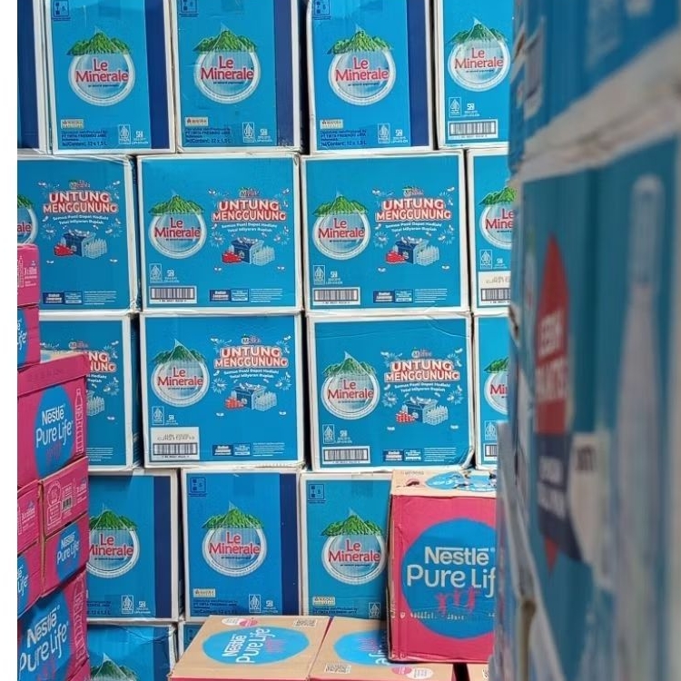 

LE MINERALE BOTOL 1500ml 1 KARTON ISI 12 BOTOL