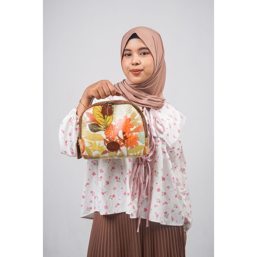 HAND BAG BISA SELEMPANG. TAS SAKURA ECOPRINT ANANTIO