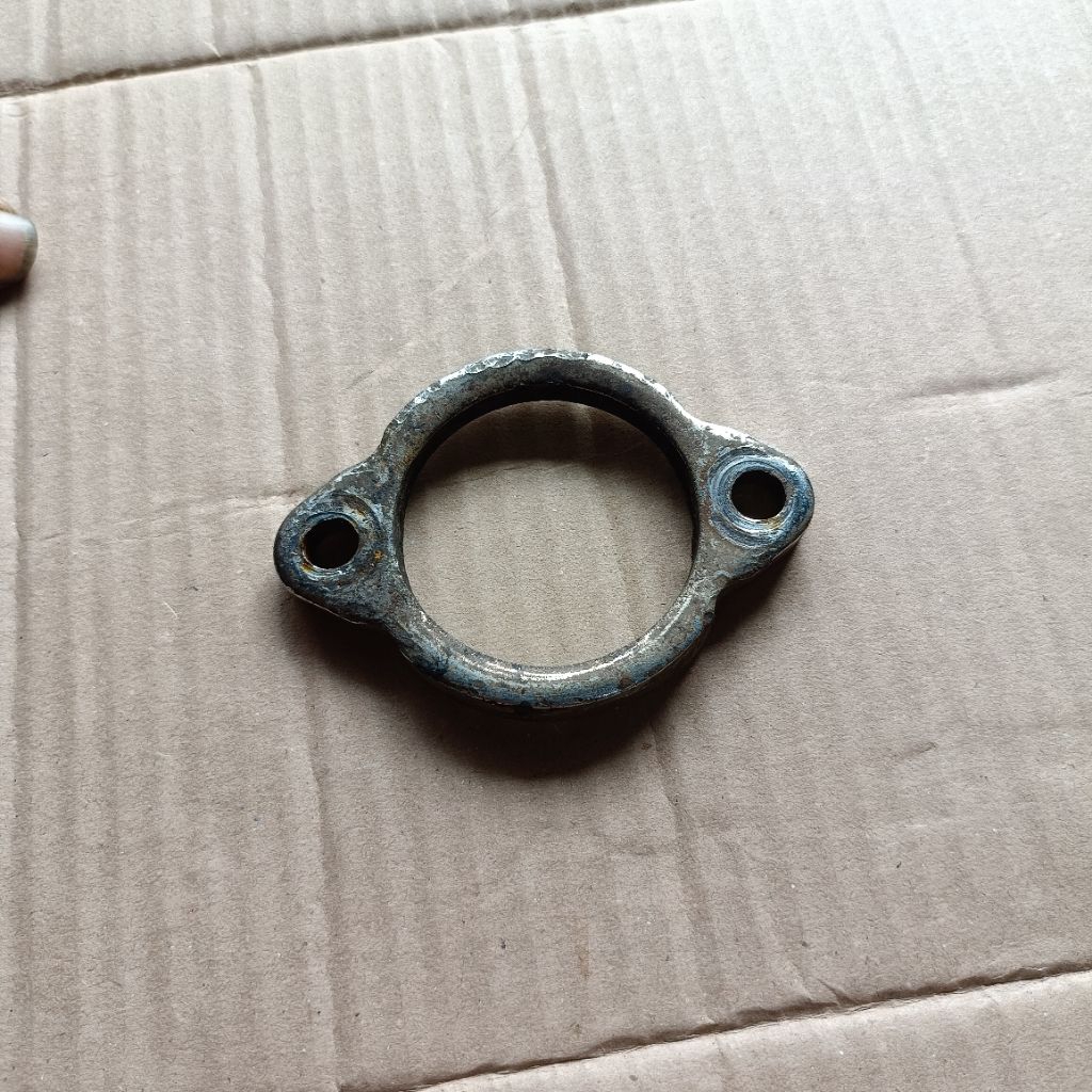 klem atas knalpot original yamaha scorpio