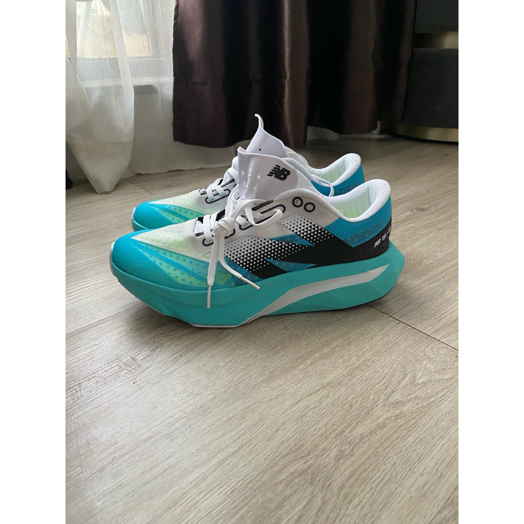 SEPATU LARI - NEW BALANCE FUELCELL SC ELITE V4 (MIRROR)