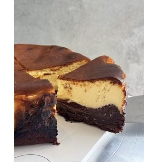

Premium Fudgy Brownies Basque Burnt Cheesecake Original Cream Cheese