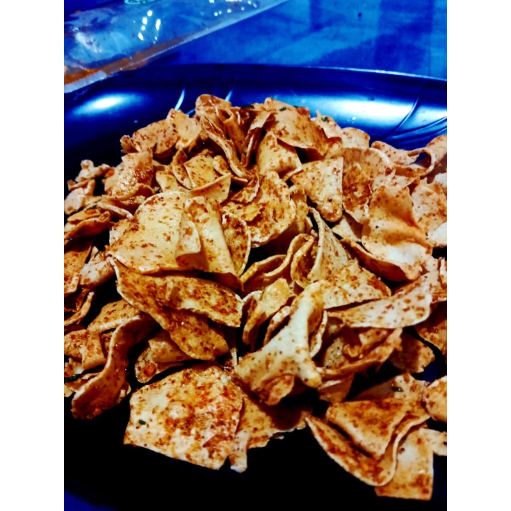 

basreng pedas daun jeruk krenyes (isi 100 gram)