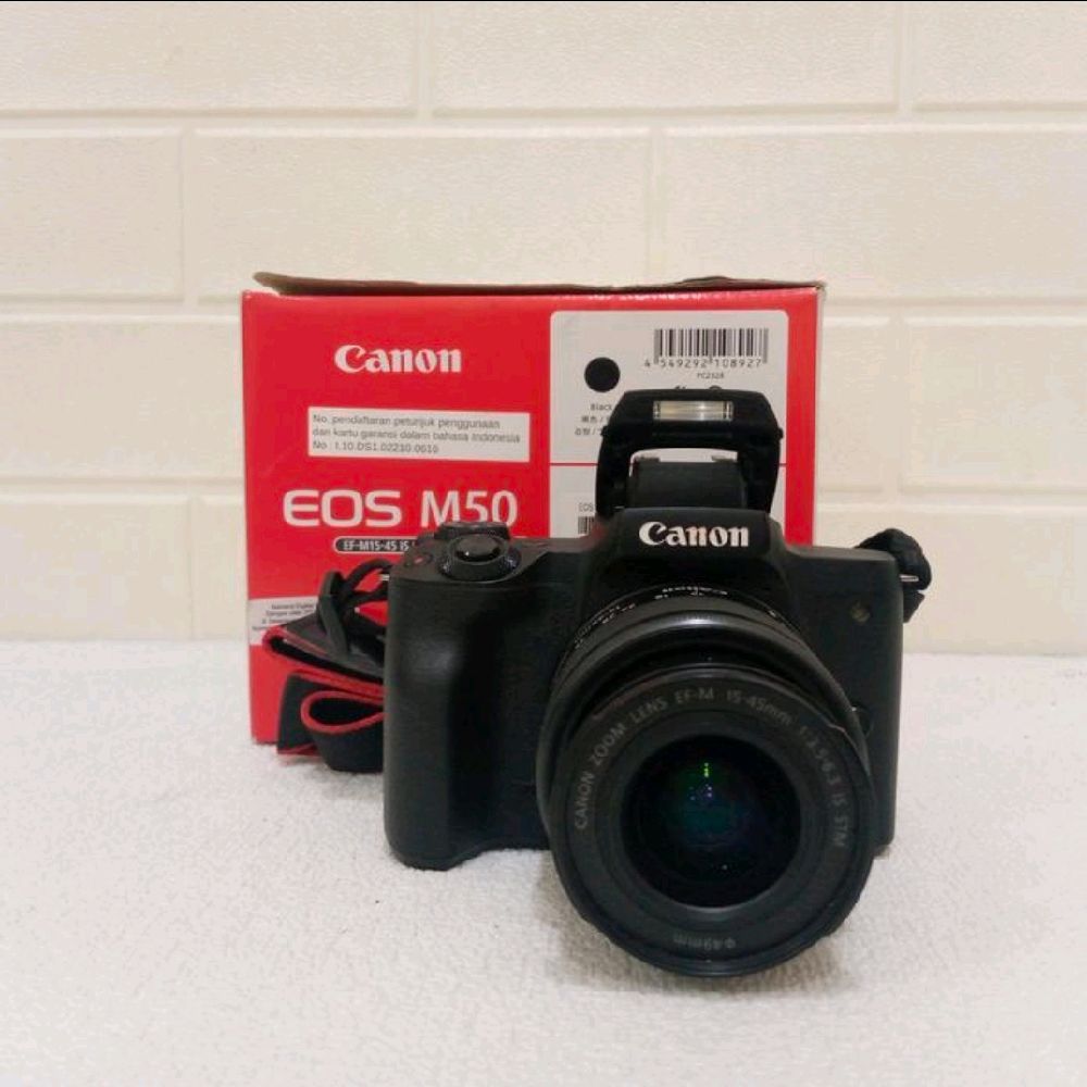 (Harga NETT) Canon EOS M50 lensa 15-45mm. Kamera mirrorless second hand lengkap bekas.
