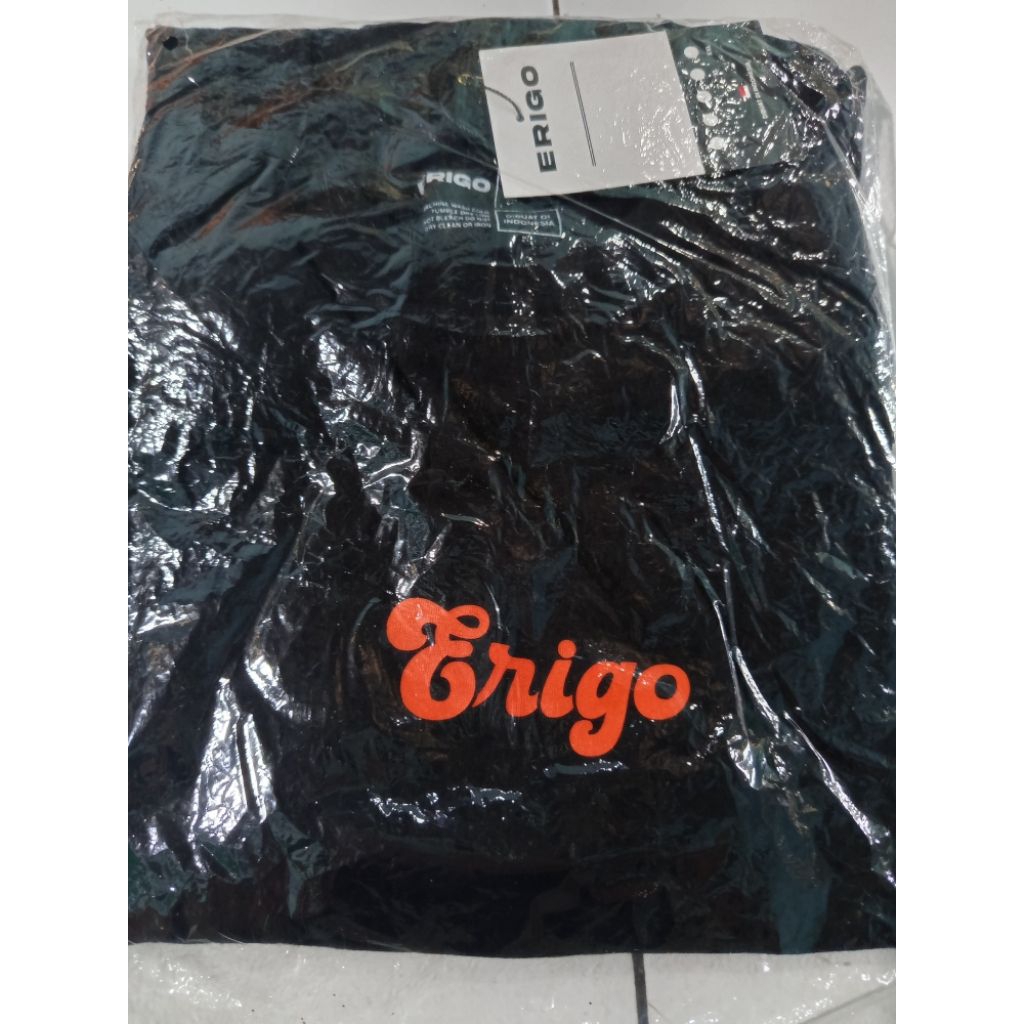 T-shirt erigo Longsleeve Theo Black Unisex Size L Pria Baju