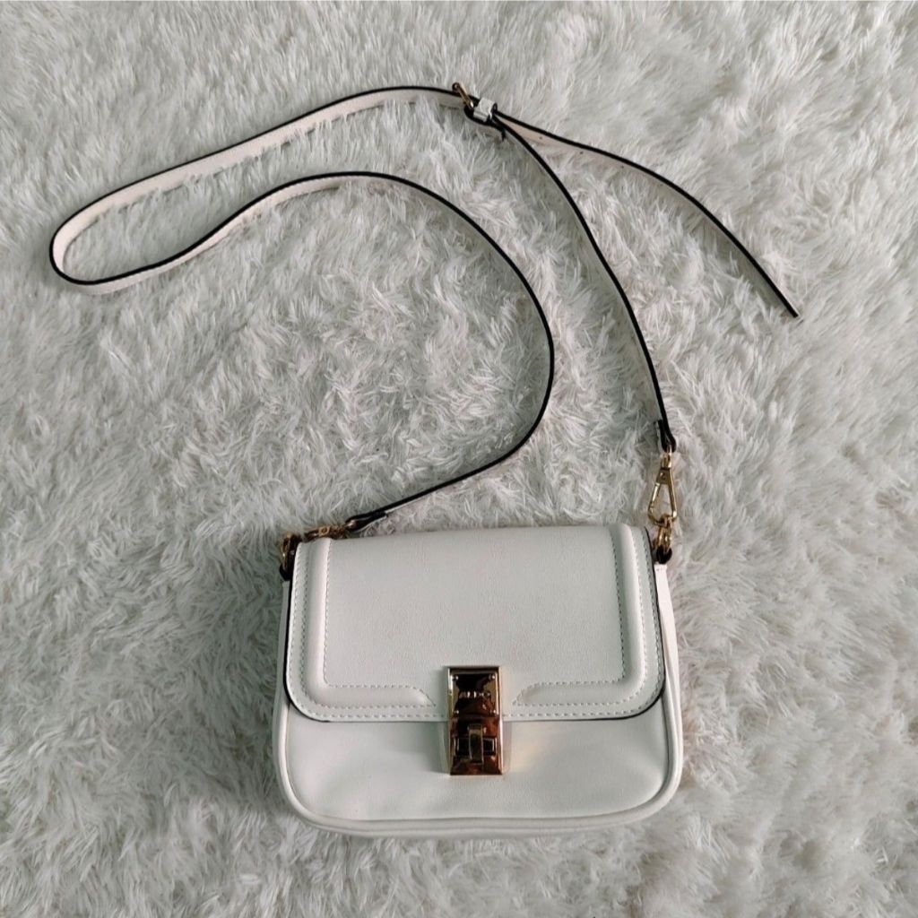 Sling bag / tas putih / tas aldo