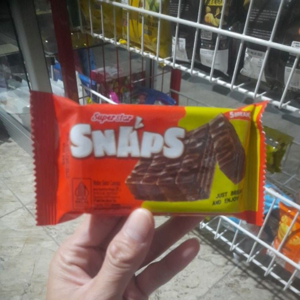 

SUPERSTAR SNAPS WAFER SALUT COKELAT