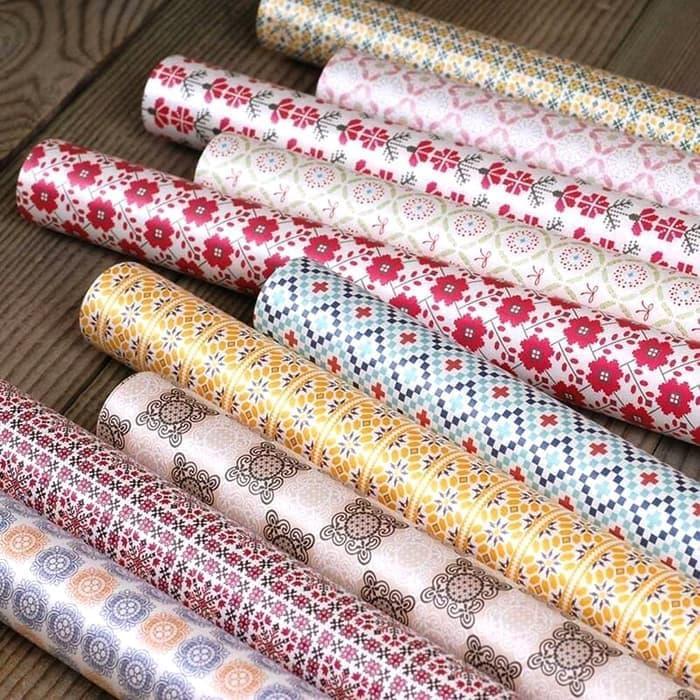 

Kertas Kado - Warna Warni