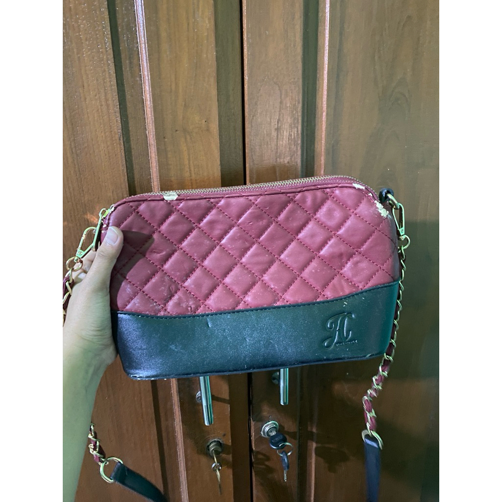 PRELOVED TAS JIMS HONEY