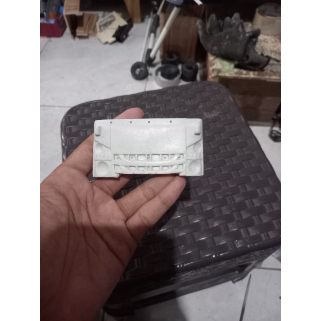 face giga miniatur truk plastik