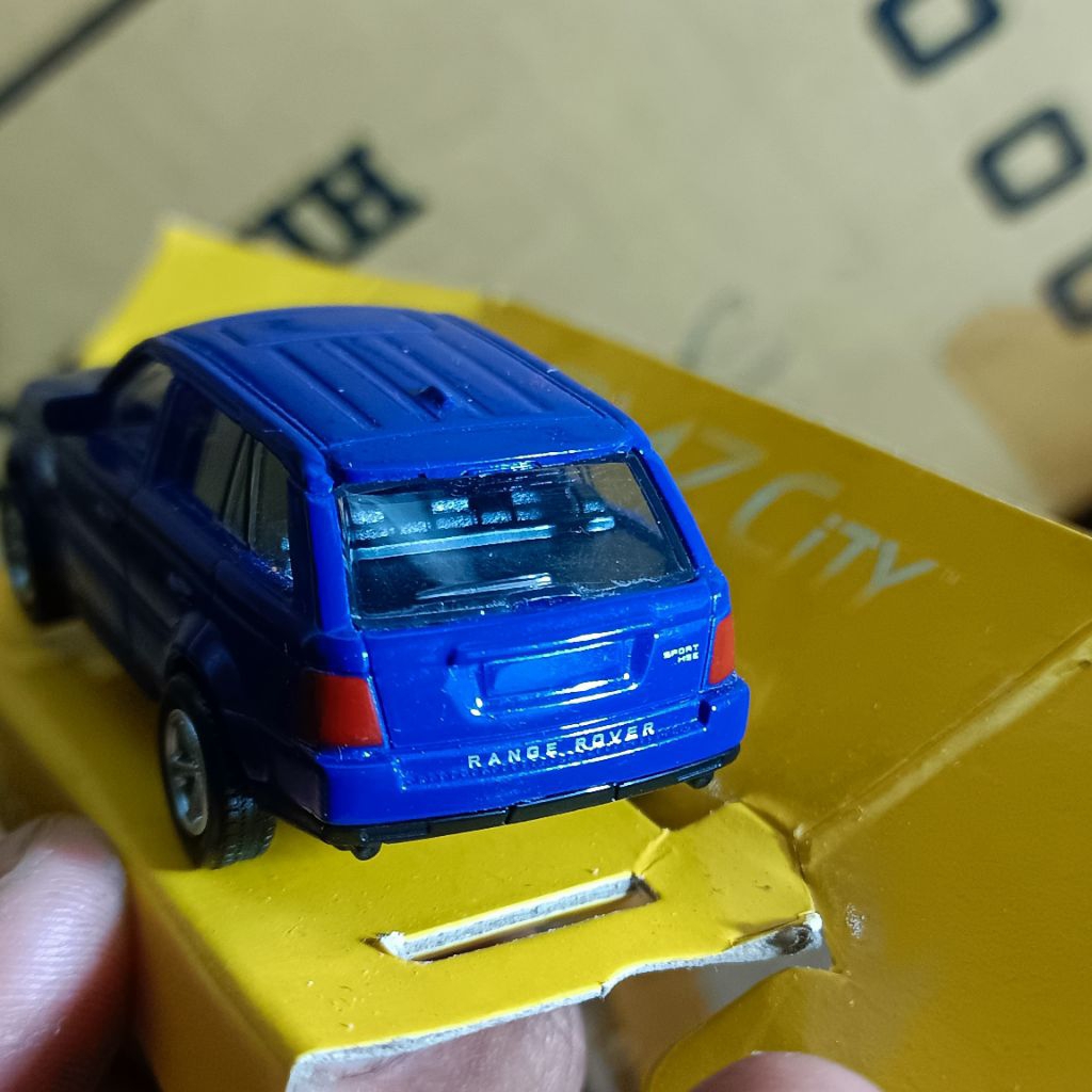 diecast skala 64 rmz city range rover biru ban karet