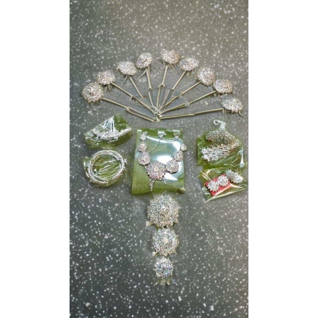 satu set aksesoris pengantin solo putri perak