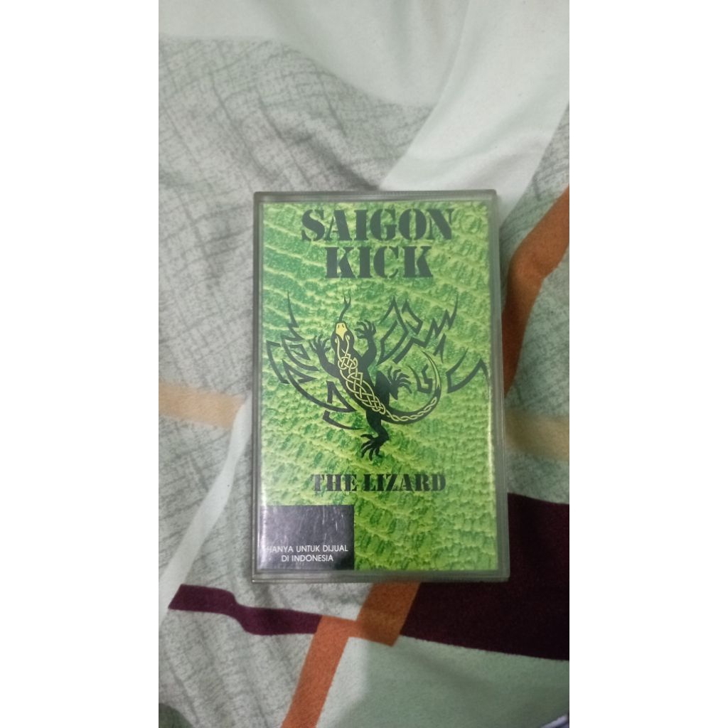 KASET TAPE SAIGON KICK THE LIZARD