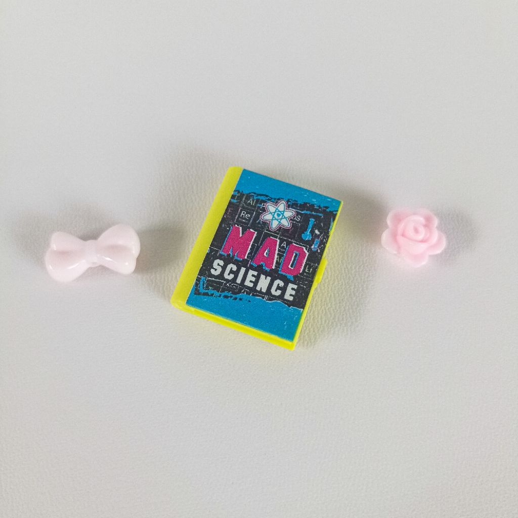 Buku Barbie Ori Mattel – Yellow Mini Book for Barbie Doll | Aksesoris Edukasi Barbie Original Eksklu