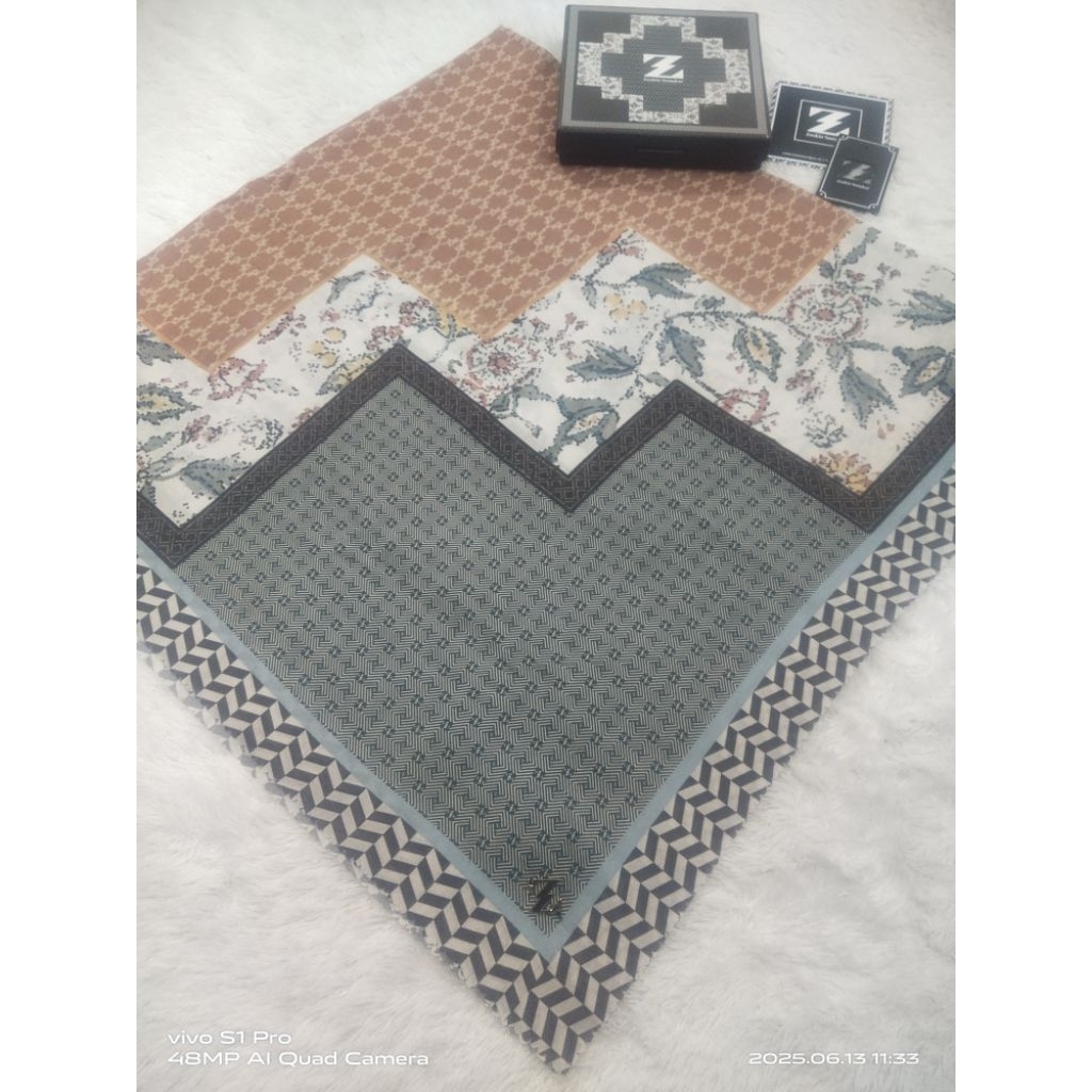 Zaskia Sungkar scarf preloved