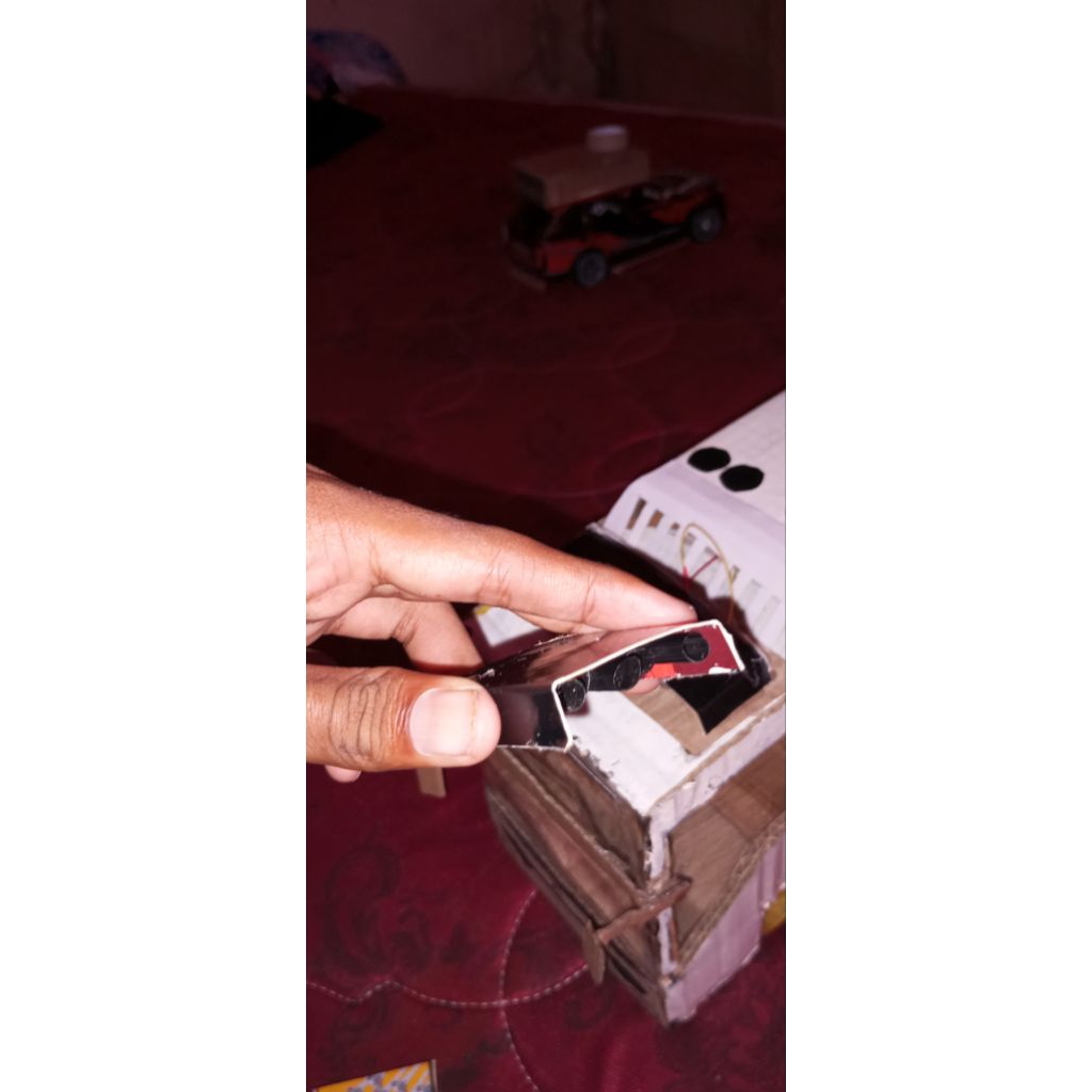 

miniatur kardus basuri mirip asli ada corong bonus wadah corong nya