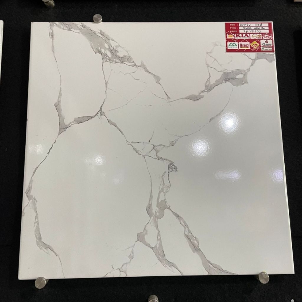 Keramik lantai 50x50.Daiva White/Ikad