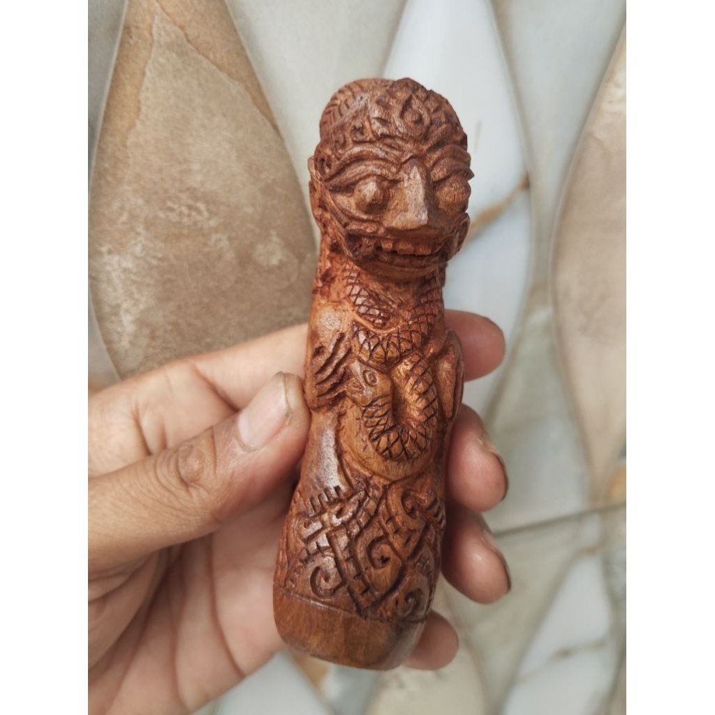 Hulu keris ukir Buto kayu seno
