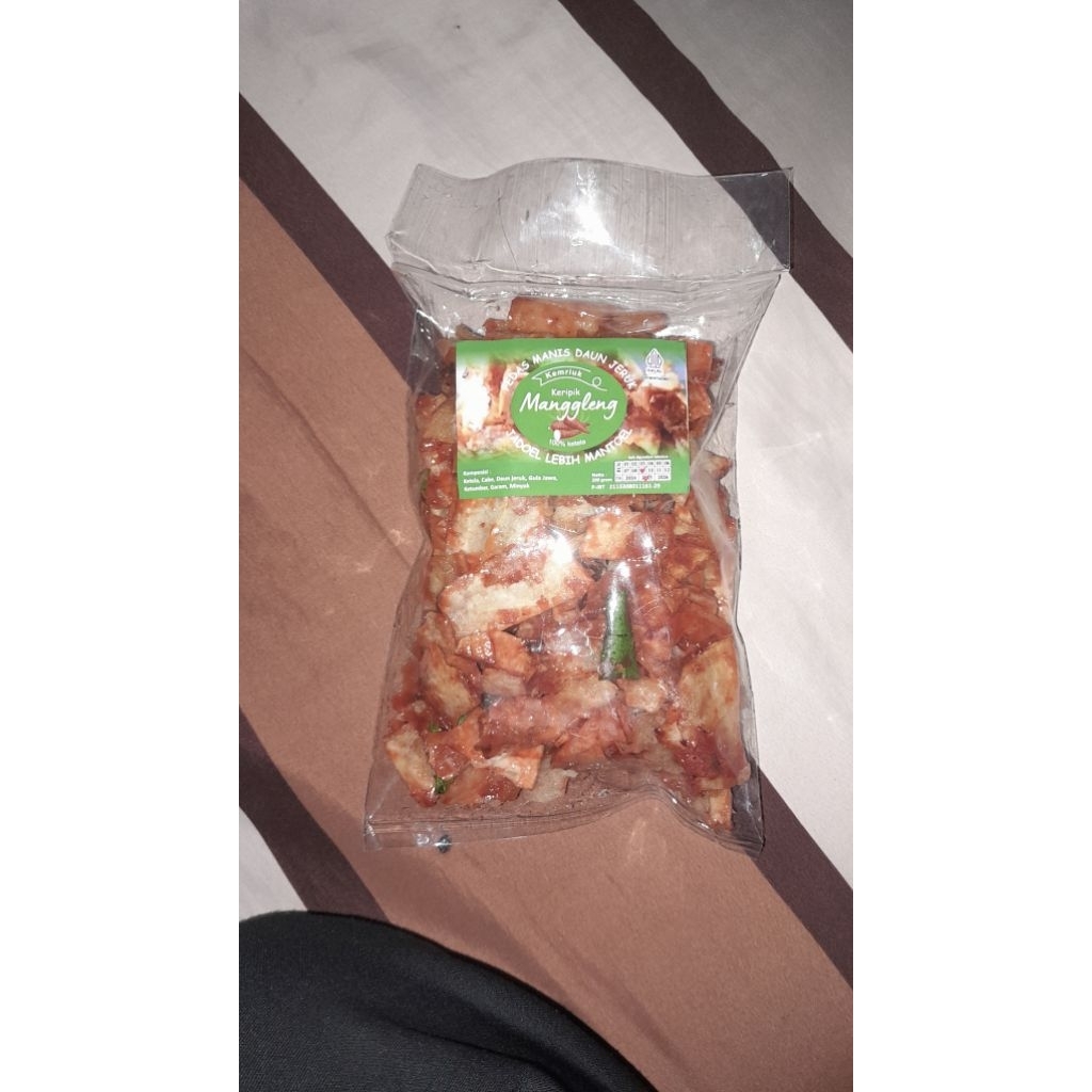 

keripik manggleng ketela pedas manis daun jeruk