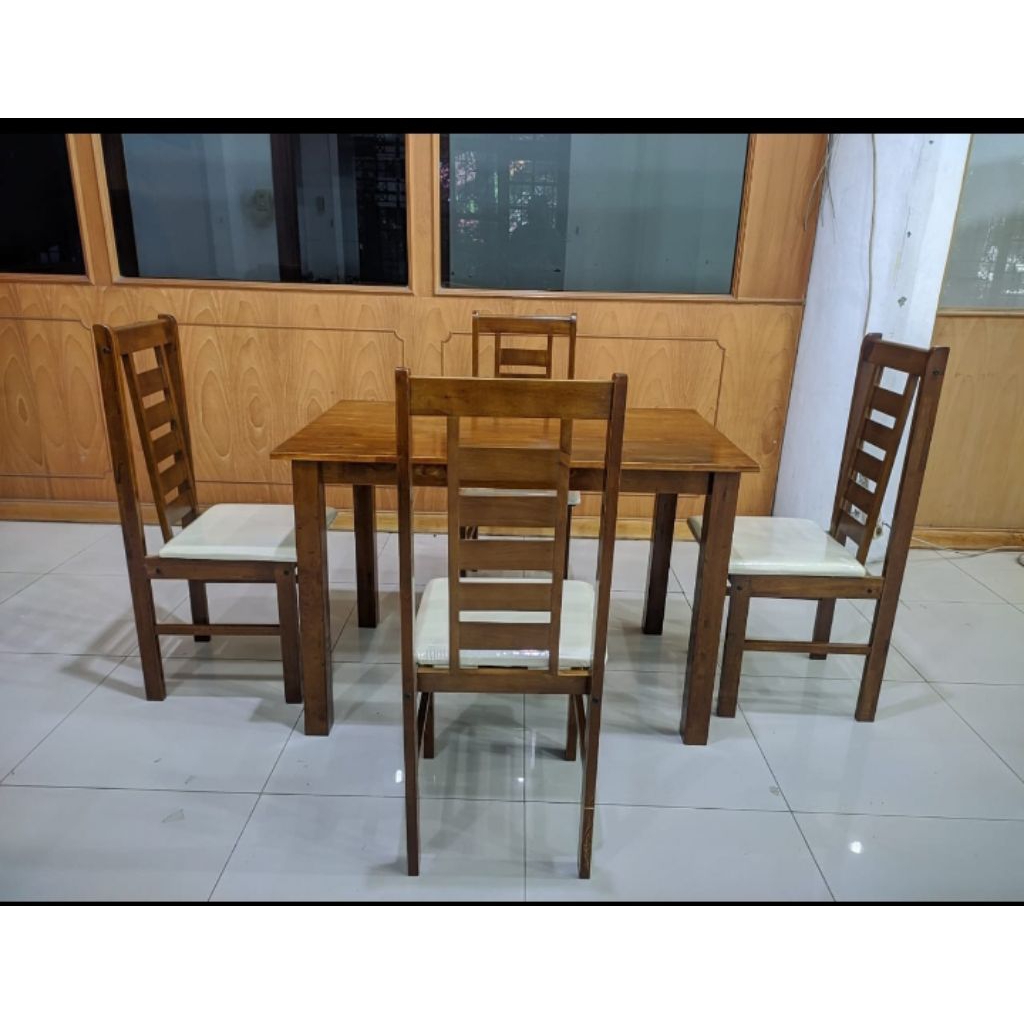 Meja makan kayu jok busa 4 kursi