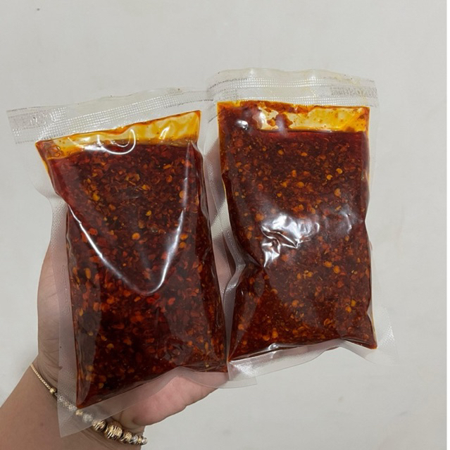 

Chili oil bumbu pedas jumbo | sambal chili oil instan murah | Chili oil instan jumbo pedas bumbu dimsum wonton pangsit cireng bakso aci boci