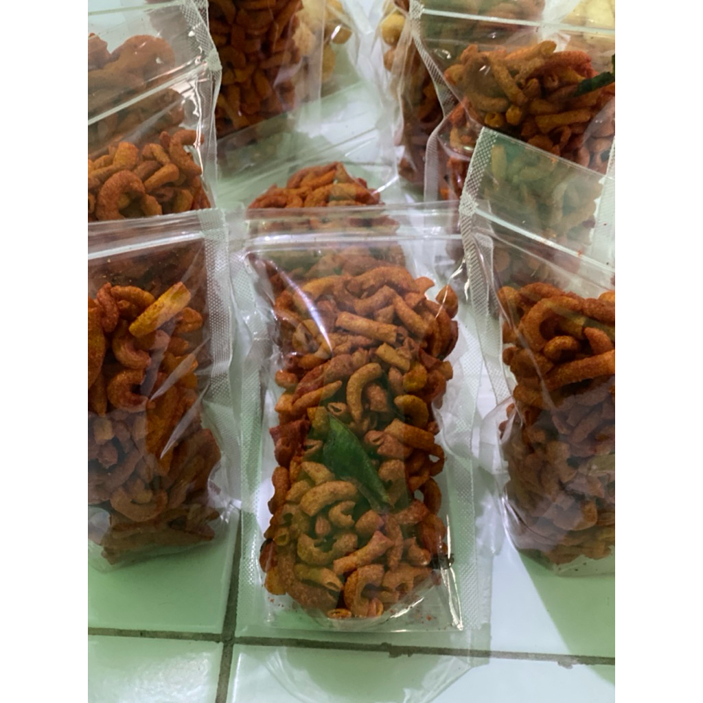 

GigitLagi - Makaroni Pedas Daun Jeruk 100gr | Camilan Renyah Gurih Homemade