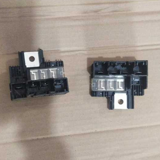 Fuse Sekring Kepala Aki Toyota Sienta Etios 82620-52060 Original