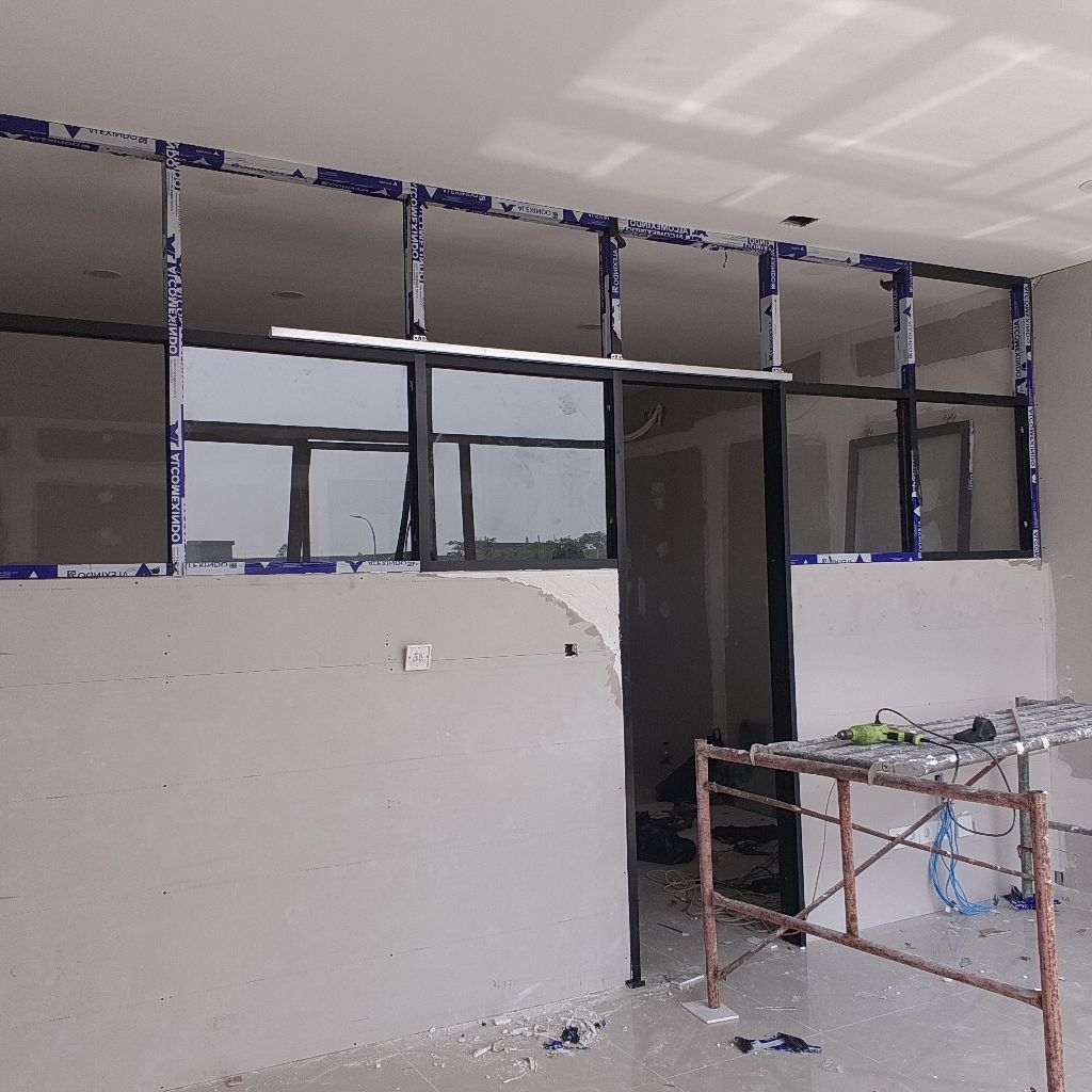 Partisi Kaca Aluminium Dan Pintu Sliding Door