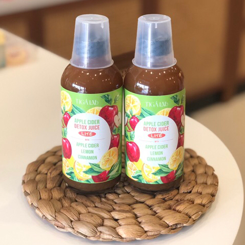 

TIGA LAB Apple Cider Detox Juice - Minuman Detox Cuka Apel, Lemon, Kayu Manis, dan Sari Kurma (Tanpa Gula) - 1 Botol Dapat Menjadi 8 Gelas Minuman Detox