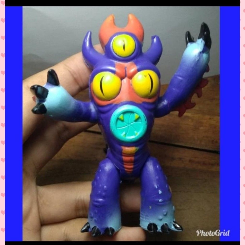 figure monster musuh BEN 10 BANDAI