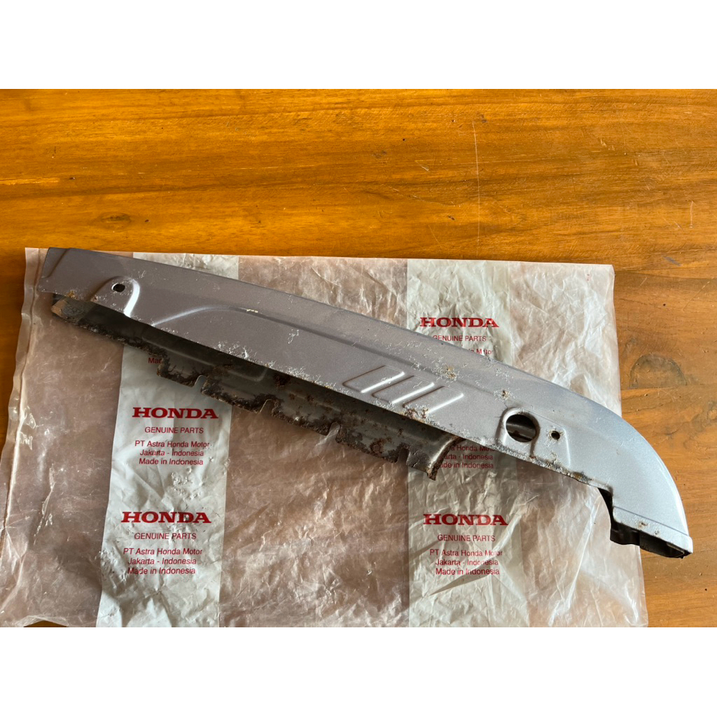 Tutup Rante Tutup rantai Ketengkas Honda Astrea Grand Bulus Abu Abu impressa Original AHM