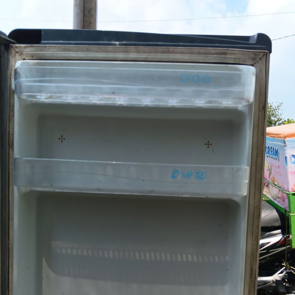 rak pintu toshiba glacio xd7