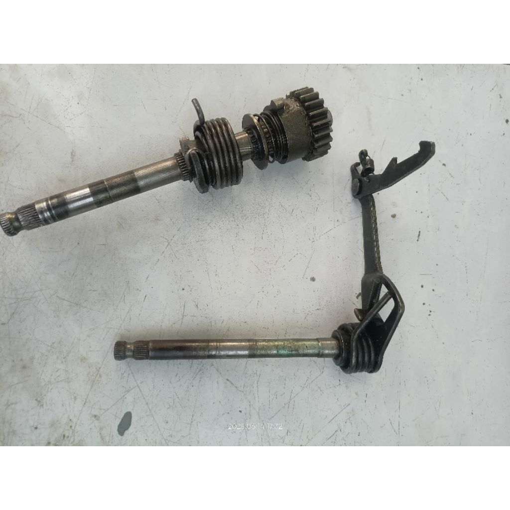 As persneling dan as engkol Honda win copotan