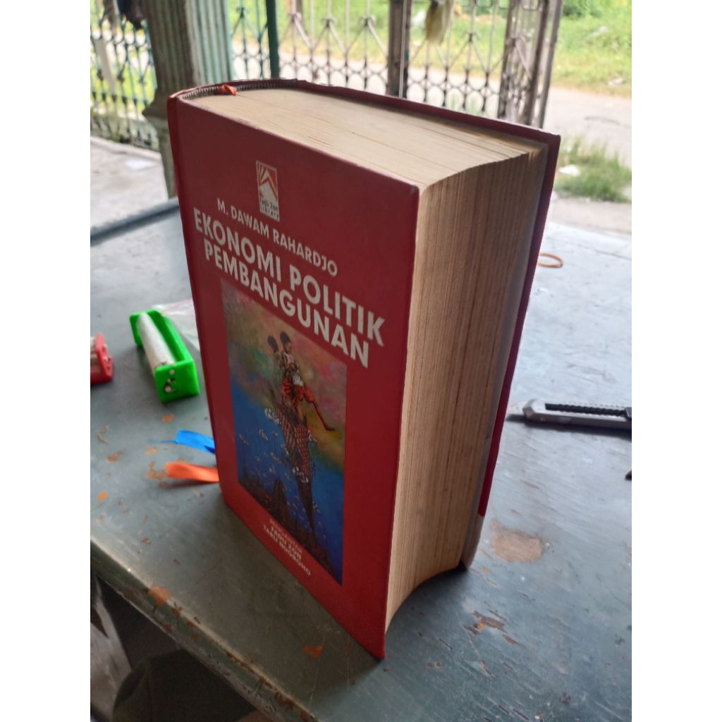 ekonomi politik pembangunan by M. dawan/fadli zon library