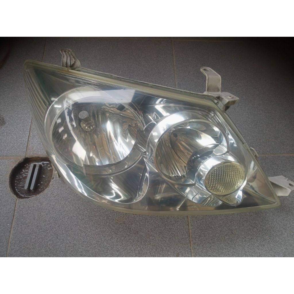 lampu depan Fortuner 2002-2008