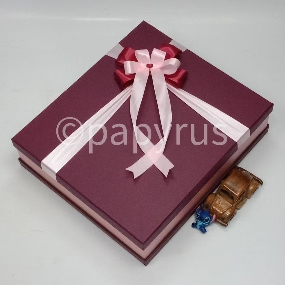

PAPYRUS Sandwich 35x40 Tinggi 10cm Kotak Kado Gift Box V1