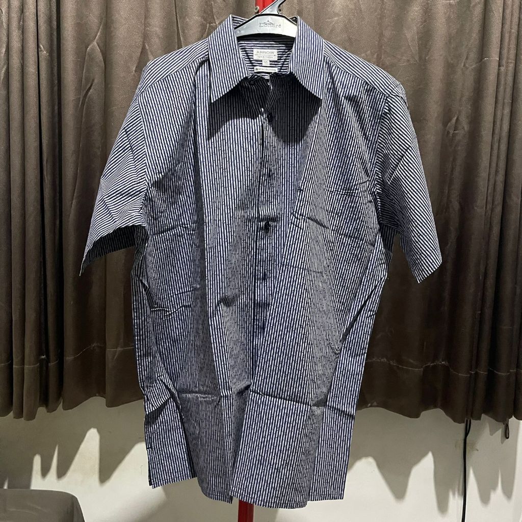 Apparel Kemeja Lengan Pendek ARROW Garis Biru Preloved