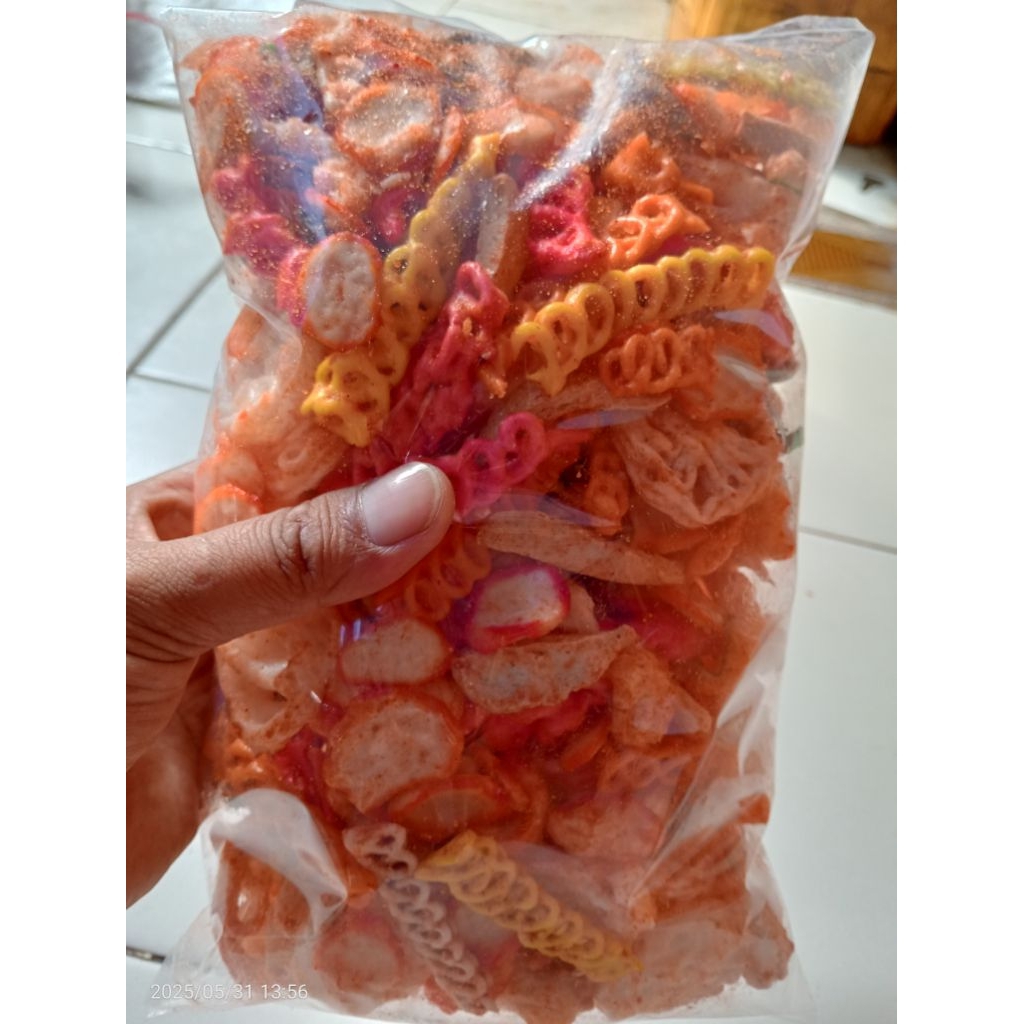 

SEBLAK KERING(RASA BALADO) MIX CAMPUR KERUPUK JENGKOL,BETON, SIOMAY,PEDO, BASRENG DAN KERUPUK BAWANG
