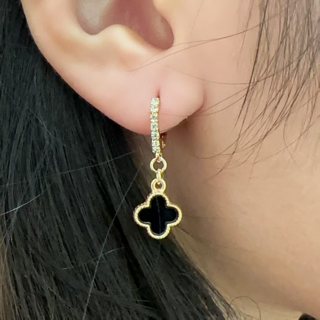 Anting semanggi Anting Titanium Anti Karat Anti Luntur Anting Wanita Anting Clover Anting Bunga Hita