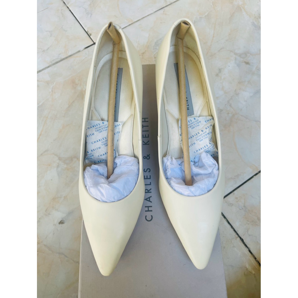 Preloved sepatu charles & keith